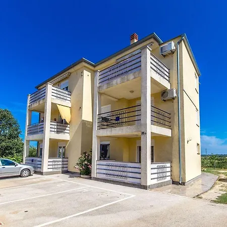Appartement Pineta *