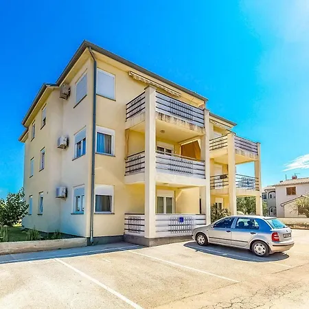 Pineta Appartement Fondole